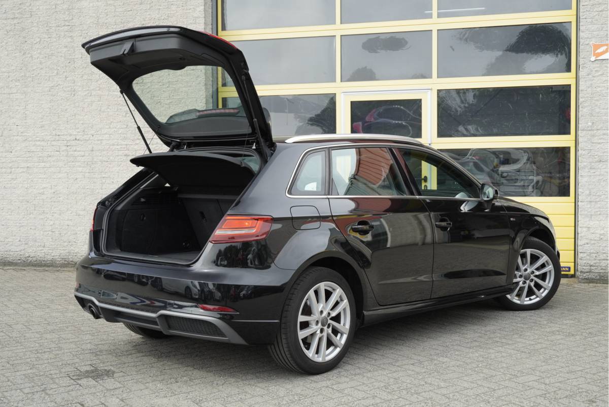 Audi A3 Audi A3 Sportback 1.0 TFSI 5drs S-Line BJ2017 Lmv 17″ | Led | Pdc | Sideskirts | Navi | Climate control | Cruise control | Getint glas