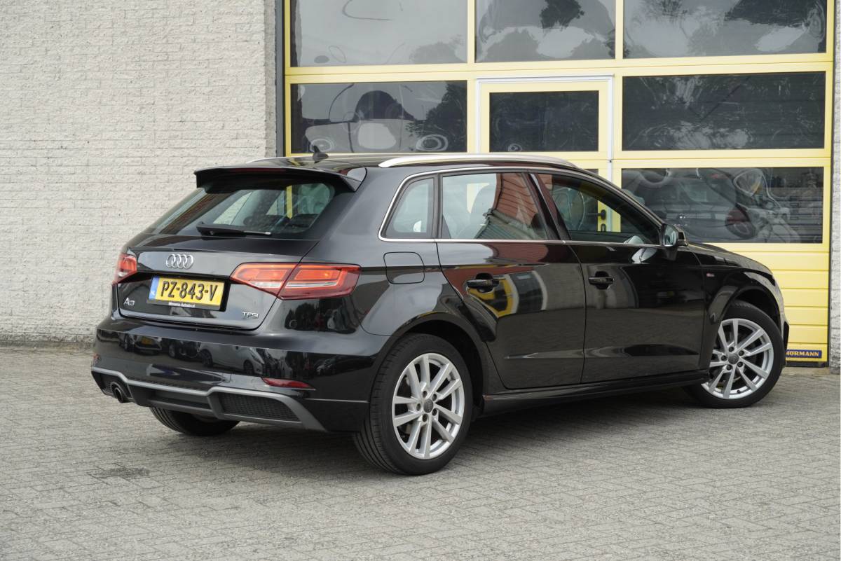 Audi A3 Audi A3 Sportback 1.0 TFSI 5drs S-Line BJ2017 Lmv 17″ | Led | Pdc | Sideskirts | Navi | Climate control | Cruise control | Getint glas