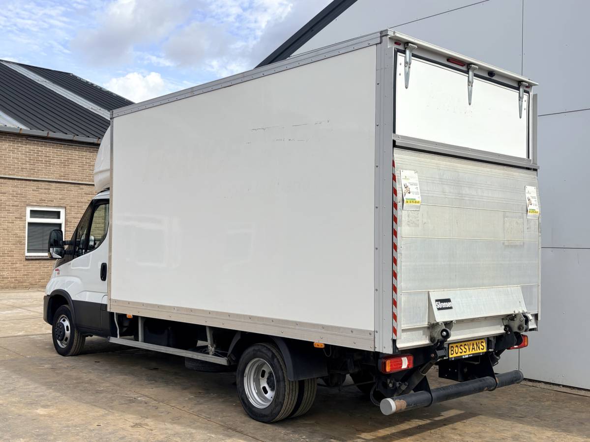 Iveco Daily Iveco Daily 35C16 3.0 160PK Bakwagen Laadklep Zijdeur Camera Climate Control Bluetooth Meubelbak Koffer