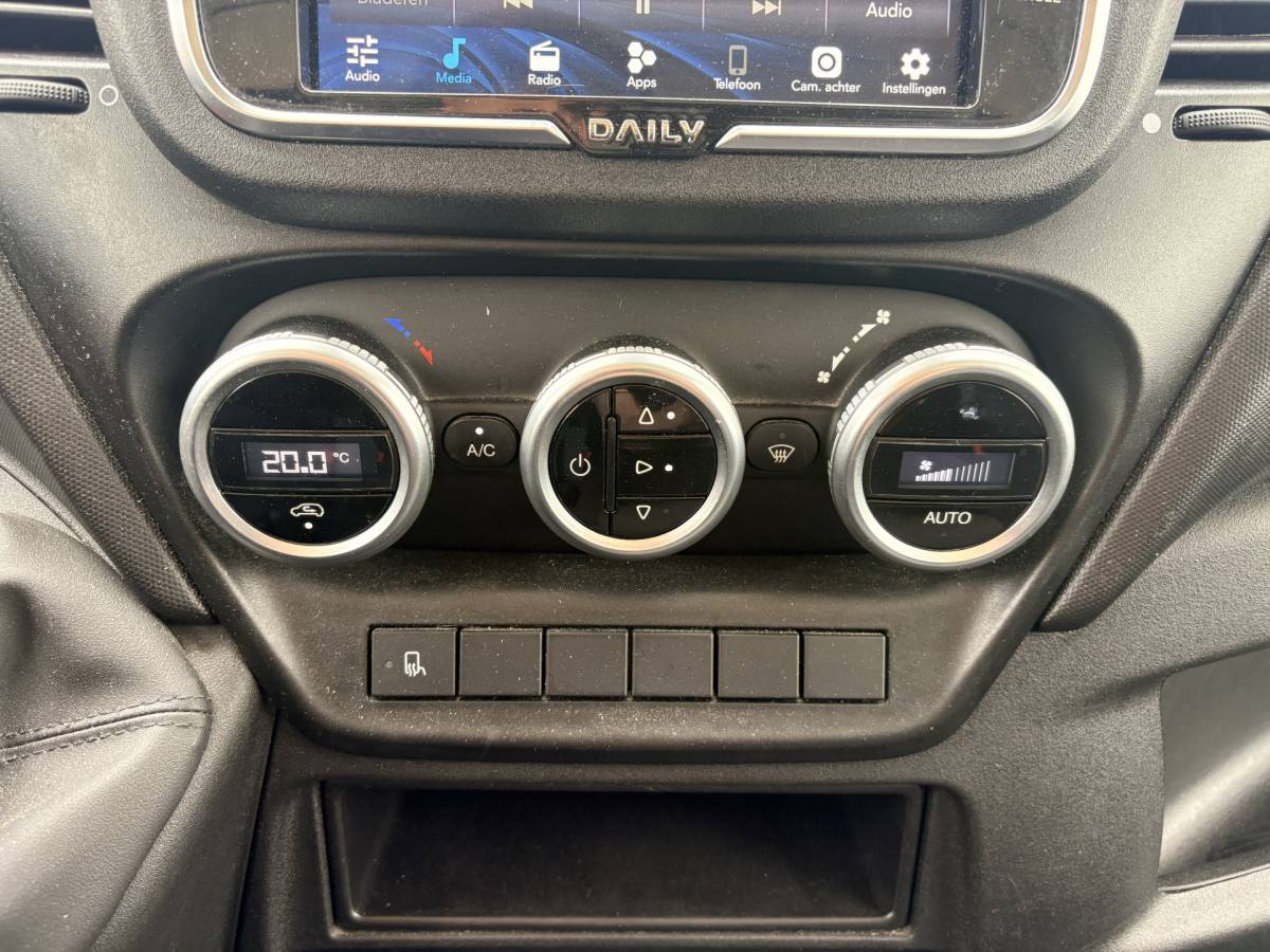 Iveco Daily Iveco Daily 35C16 3.0 160PK Bakwagen Laadklep Zijdeur Camera Climate Control Bluetooth Meubelbak Koffer