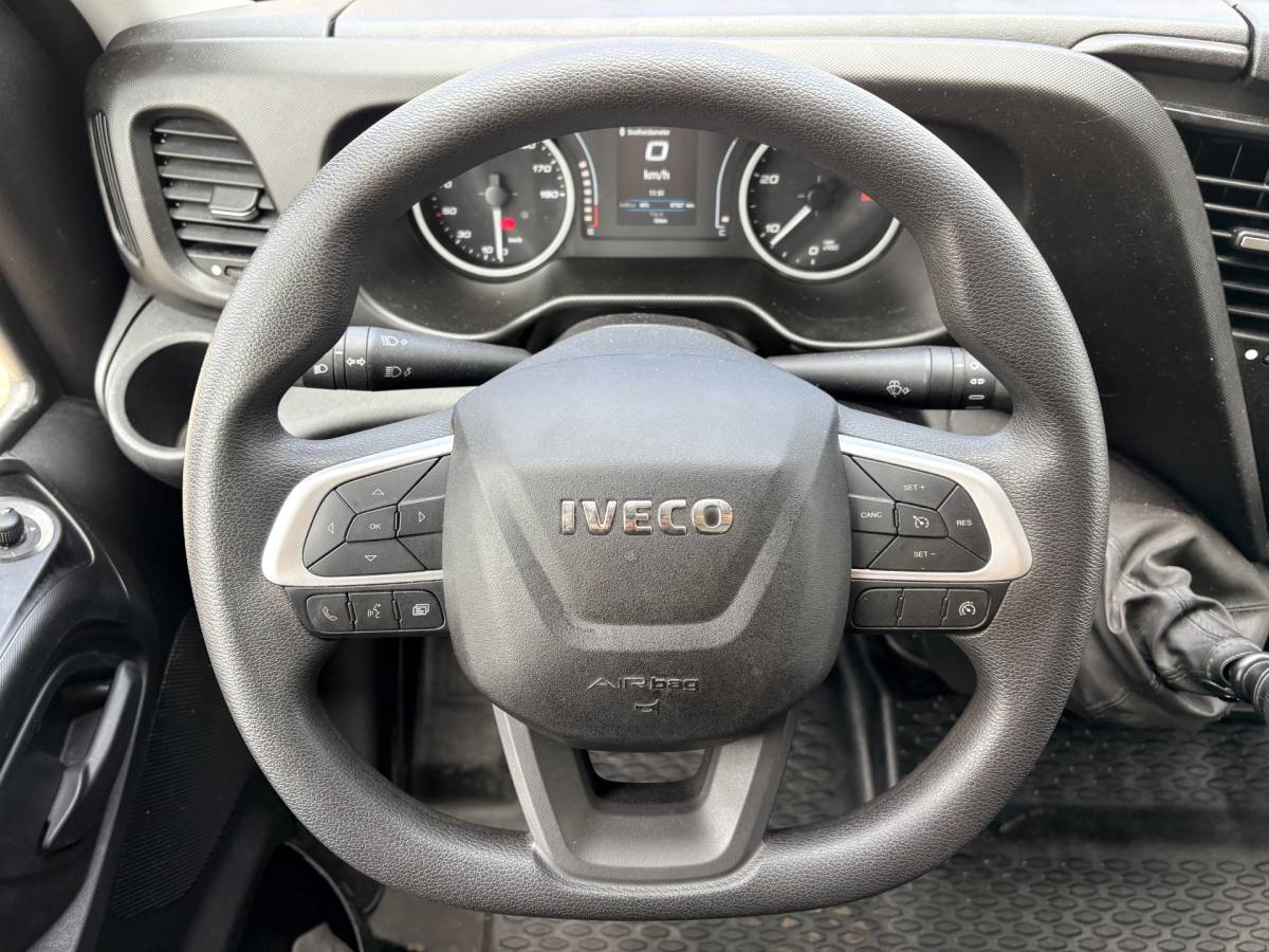 Iveco Daily Iveco Daily 35C16 3.0 160PK Bakwagen Laadklep Zijdeur Camera Climate Control Bluetooth Meubelbak Koffer