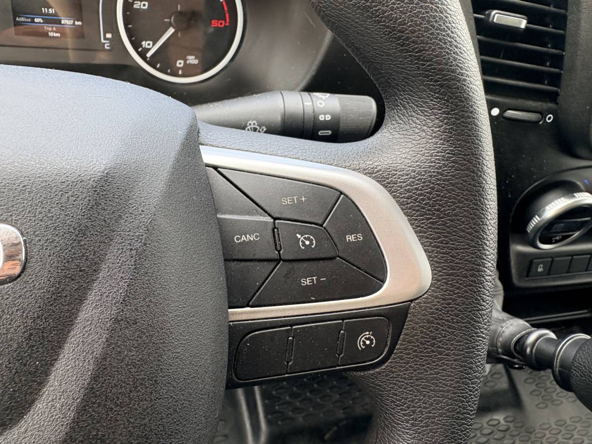 Iveco Daily Iveco Daily 35C16 3.0 160PK Bakwagen Laadklep Zijdeur Camera Climate Control Bluetooth Meubelbak Koffer