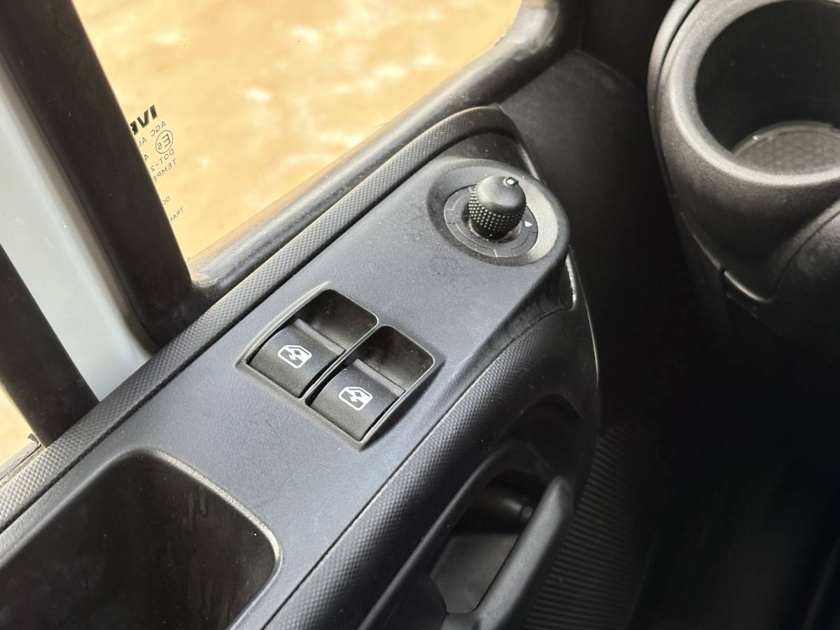 Iveco Daily Iveco Daily 35C16 3.0 160PK Bakwagen Laadklep Zijdeur Camera Climate Control Bluetooth Meubelbak Koffer