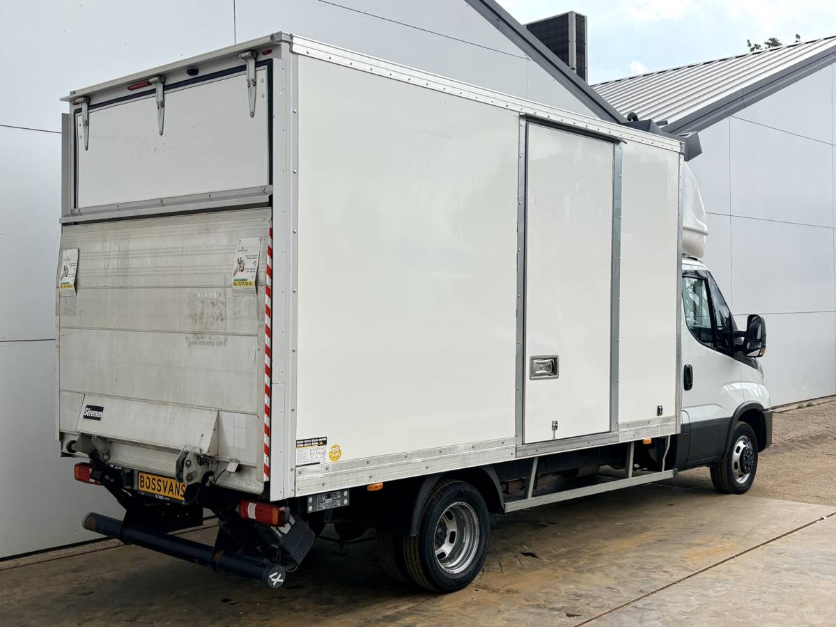 Iveco Daily Iveco Daily 35C16 3.0 160PK Bakwagen Laadklep Zijdeur Camera Climate Control Bluetooth Meubelbak Koffer