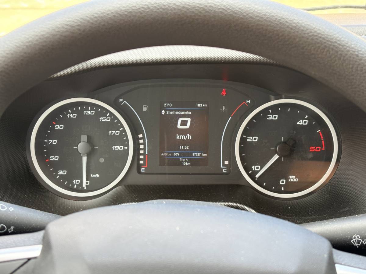 Iveco Daily Iveco Daily 35C16 3.0 160PK Bakwagen Laadklep Zijdeur Camera Climate Control Bluetooth Meubelbak Koffer