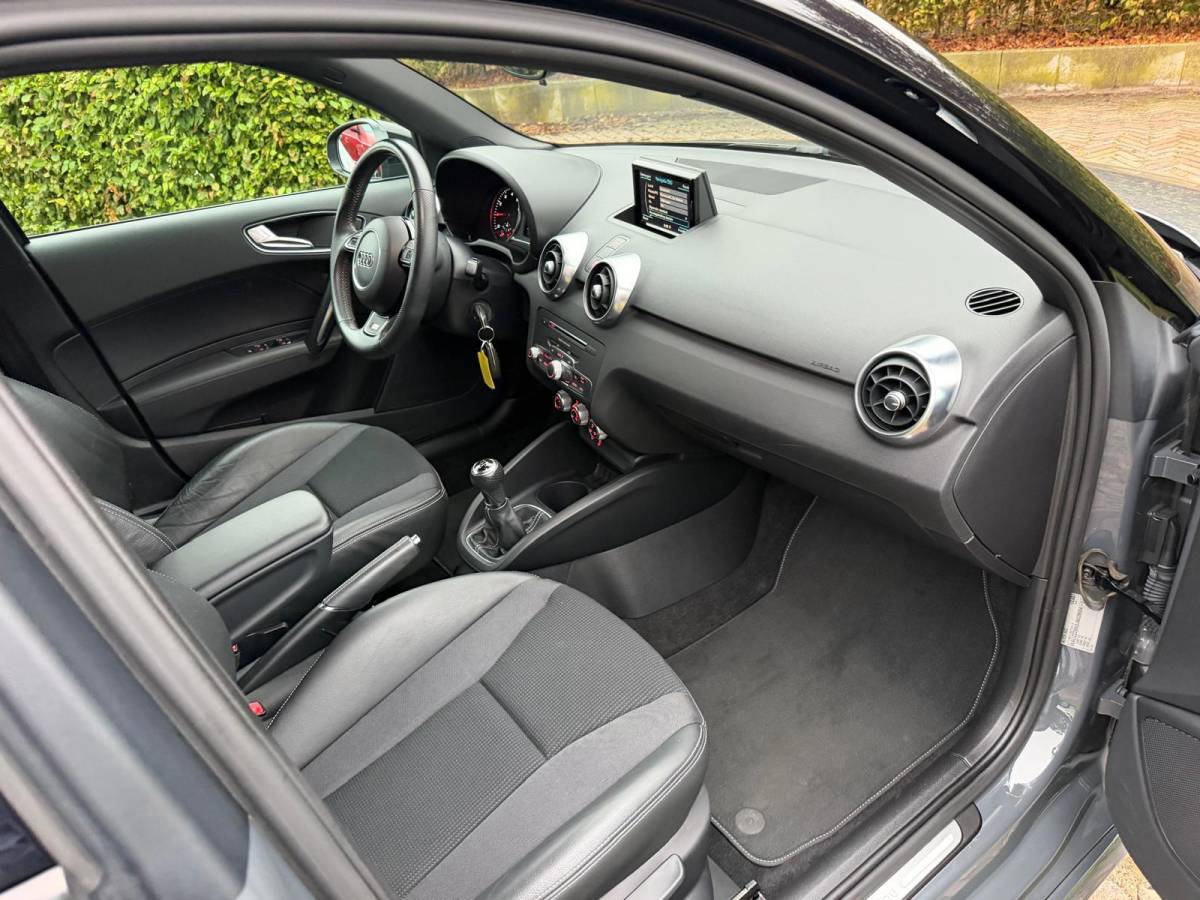 Audi A1 Sportback Audi A1 Sportback 1.0 TFSI Sport S line Edition-NL auto-Navi-2* S LINE-