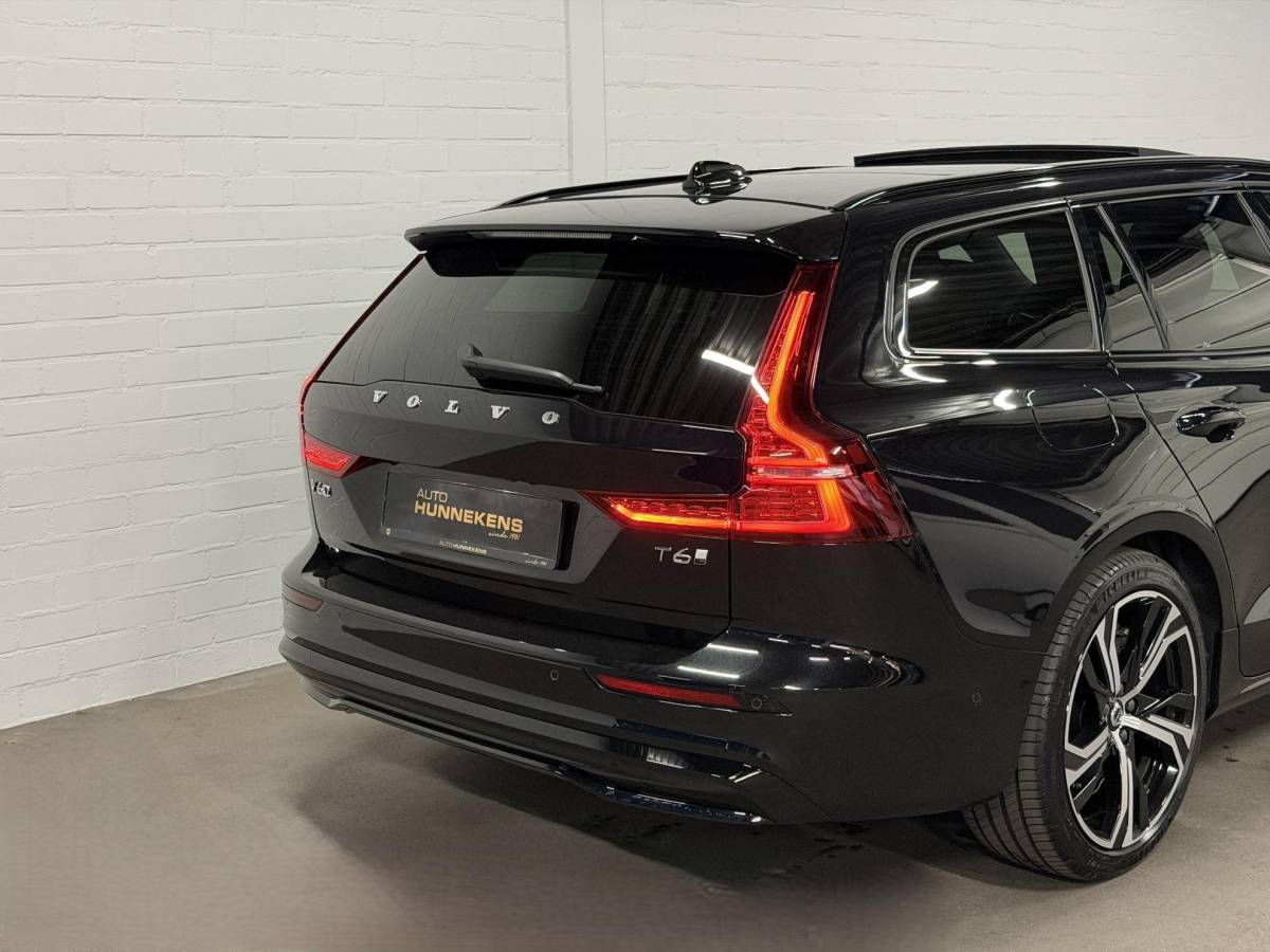 Volvo V60 Volvo V60 2.0 T6 Plug-in hybrid AWD Plus Dark Open dak | Harman/Kardon | Adapt. cruise | 360 camera | Verwarmde voorruit | Stuur-/Stoelverwarming | Google | Keyless