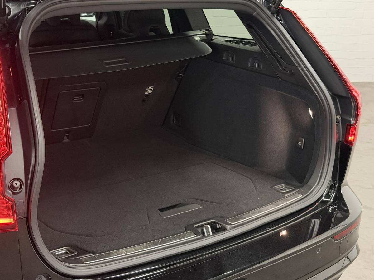 Volvo V60 Volvo V60 2.0 T6 Plug-in hybrid AWD Plus Dark Open dak | Harman/Kardon | Adapt. cruise | 360 camera | Verwarmde voorruit | Stuur-/Stoelverwarming | Google | Keyless