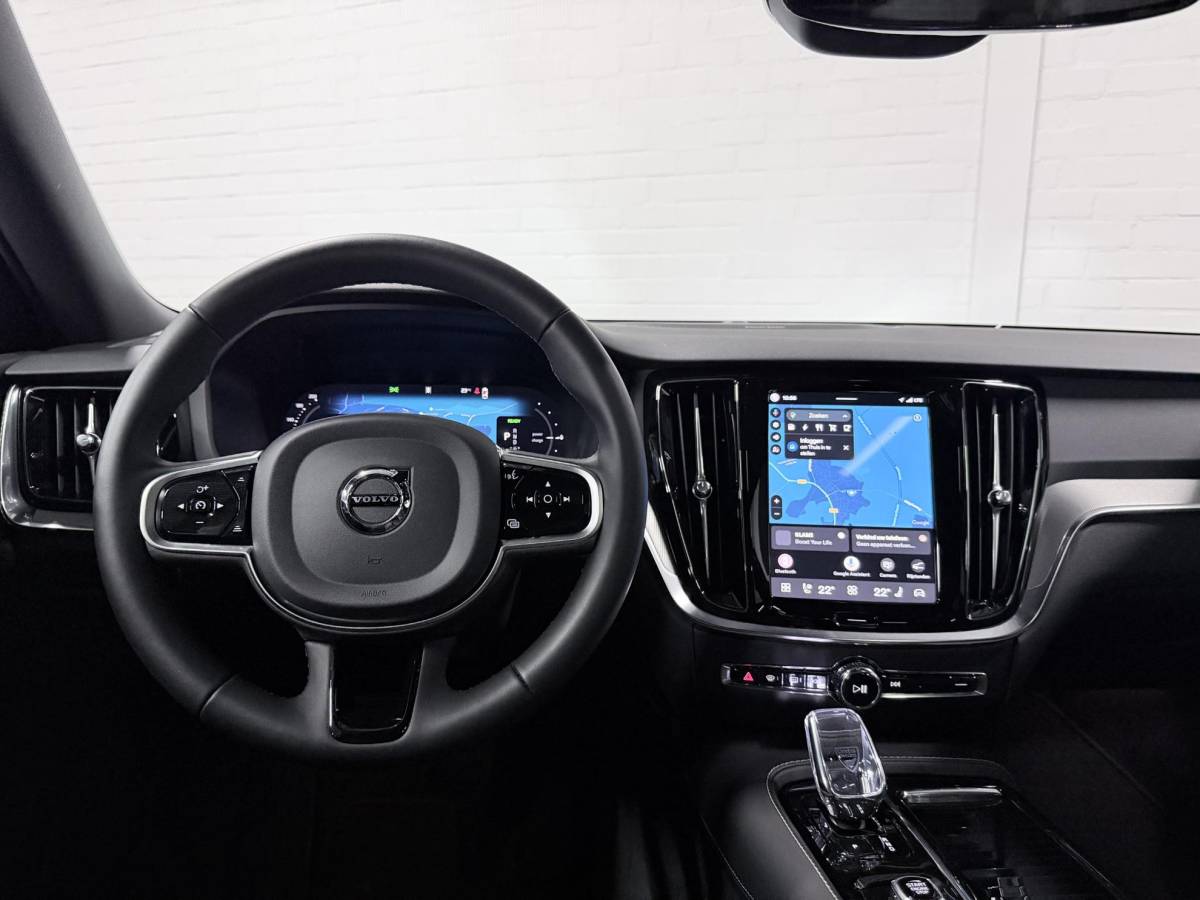 Volvo V60 Volvo V60 2.0 T6 Plug-in hybrid AWD Plus Dark Open dak | Harman/Kardon | Adapt. cruise | 360 camera | Verwarmde voorruit | Stuur-/Stoelverwarming | Google | Keyless