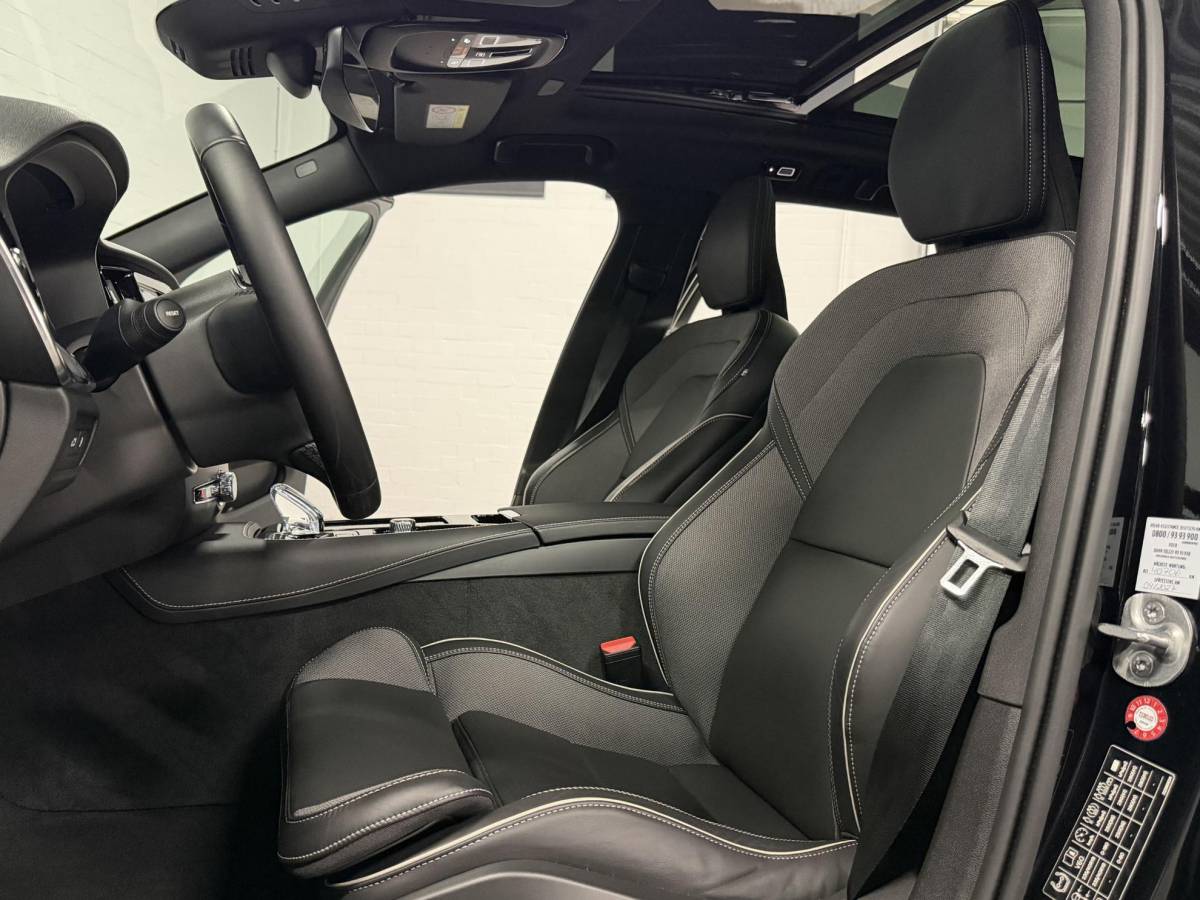 Volvo V60 Volvo V60 2.0 T6 Plug-in hybrid AWD Plus Dark Open dak | Harman/Kardon | Adapt. cruise | 360 camera | Verwarmde voorruit | Stuur-/Stoelverwarming | Google | Keyless