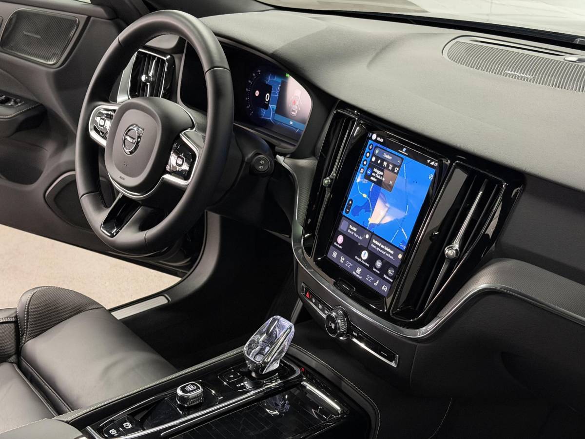Volvo V60 Volvo V60 2.0 T6 Plug-in hybrid AWD Plus Dark Open dak | Harman/Kardon | Adapt. cruise | 360 camera | Verwarmde voorruit | Stuur-/Stoelverwarming | Google | Keyless