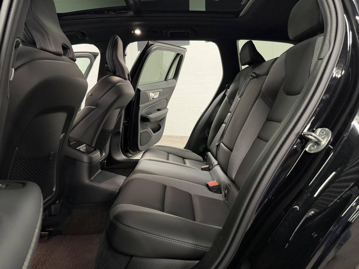 Volvo V60 Volvo V60 2.0 T6 Plug-in hybrid AWD Plus Dark Open dak | Harman/Kardon | Adapt. cruise | 360 camera | Verwarmde voorruit | Stuur-/Stoelverwarming | Google | Keyless