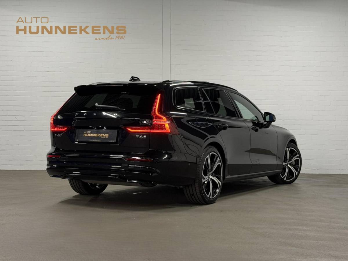 Volvo V60 Volvo V60 2.0 T6 Plug-in hybrid AWD Plus Dark Open dak | Harman/Kardon | Adapt. cruise | 360 camera | Verwarmde voorruit | Stuur-/Stoelverwarming | Google | Keyless