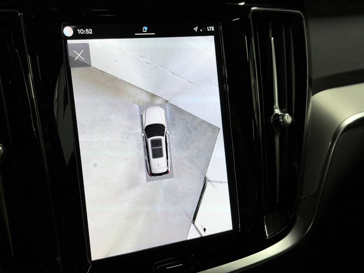 Volvo V60 Volvo V60 2.0 T6 Plug-in hybrid AWD Plus Dark Open dak | Harman/Kardon | Adapt. cruise | 360 camera | Verwarmde voorruit | Stuur-/Stoelverwarming | Google | Keyless