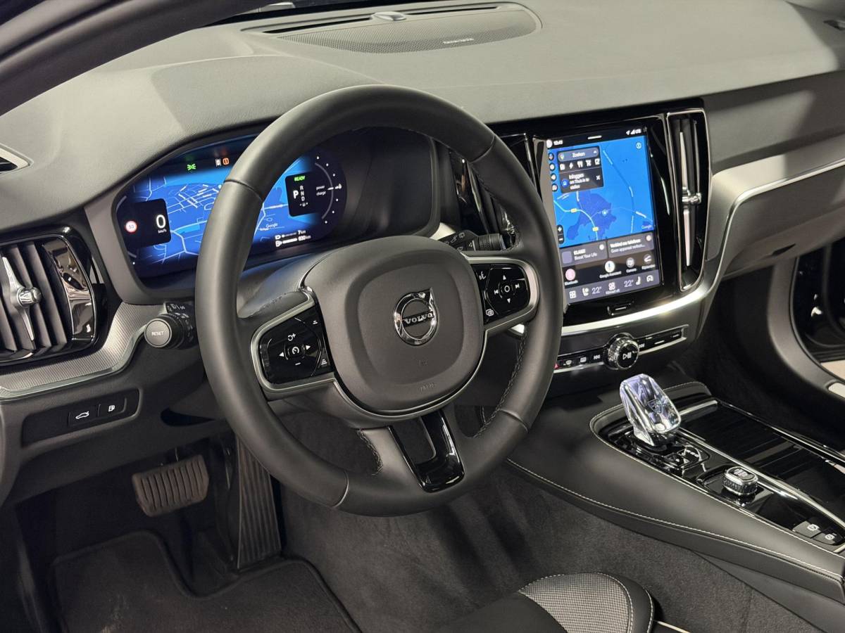 Volvo V60 Volvo V60 2.0 T6 Plug-in hybrid AWD Plus Dark Open dak | Harman/Kardon | Adapt. cruise | 360 camera | Verwarmde voorruit | Stuur-/Stoelverwarming | Google | Keyless