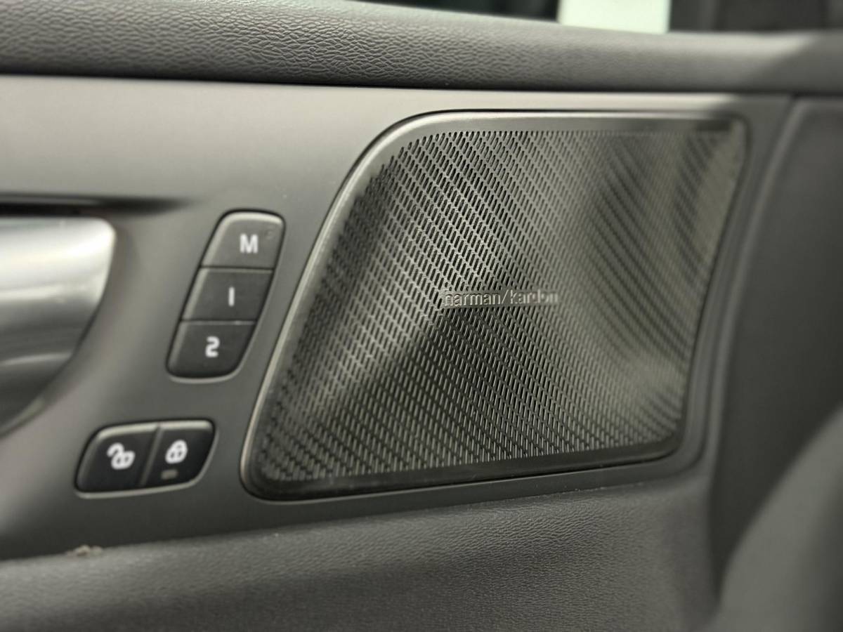 Volvo V60 Volvo V60 2.0 T6 Plug-in hybrid AWD Plus Dark Open dak | Harman/Kardon | Adapt. cruise | 360 camera | Verwarmde voorruit | Stuur-/Stoelverwarming | Google | Keyless