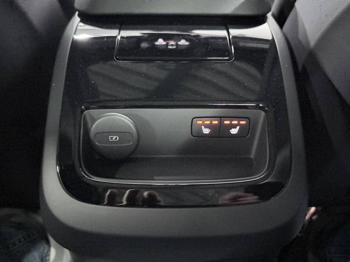 Volvo V60 Volvo V60 2.0 T6 Plug-in hybrid AWD Plus Dark Open dak | Harman/Kardon | Adapt. cruise | 360 camera | Verwarmde voorruit | Stuur-/Stoelverwarming | Google | Keyless