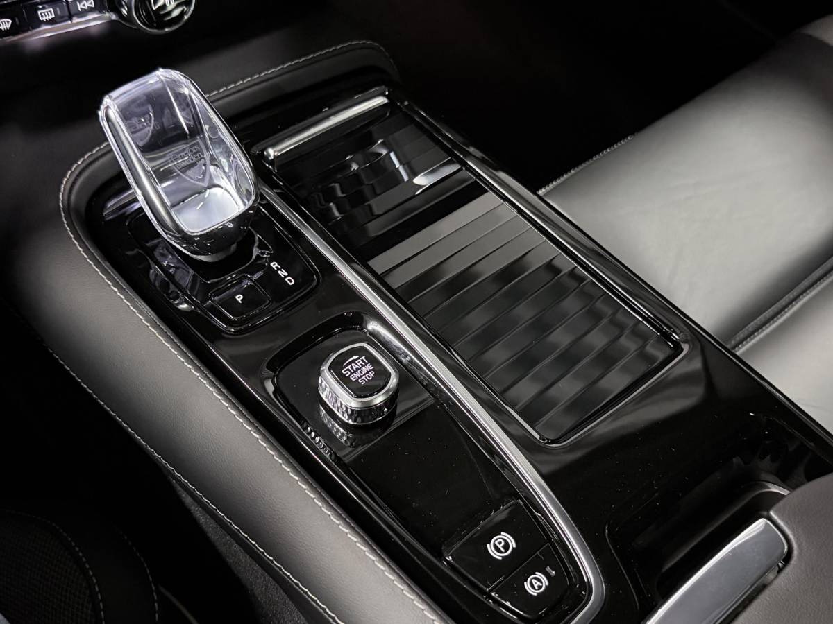 Volvo V60 Volvo V60 2.0 T6 Plug-in hybrid AWD Plus Dark Open dak | Harman/Kardon | Adapt. cruise | 360 camera | Verwarmde voorruit | Stuur-/Stoelverwarming | Google | Keyless