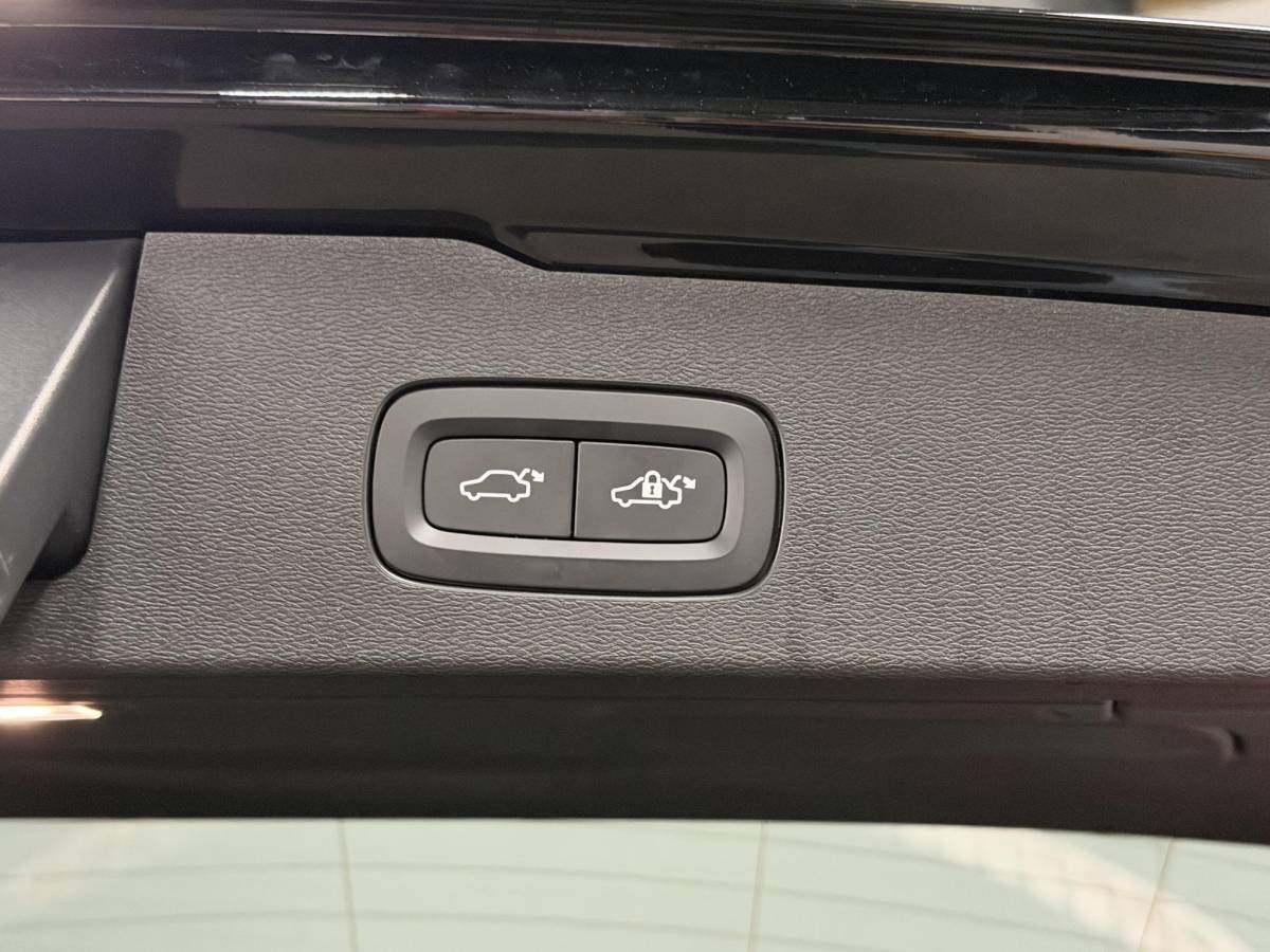 Volvo V60 Volvo V60 2.0 T6 Plug-in hybrid AWD Plus Dark Open dak | Harman/Kardon | Adapt. cruise | 360 camera | Verwarmde voorruit | Stuur-/Stoelverwarming | Google | Keyless