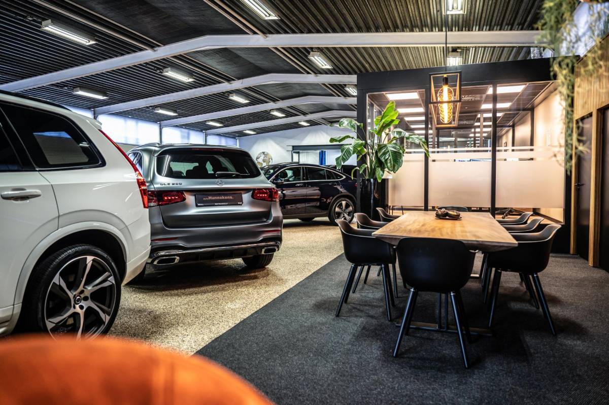 Volvo V60 Volvo V60 2.0 T6 Plug-in hybrid AWD Plus Dark Open dak | Harman/Kardon | Adapt. cruise | 360 camera | Verwarmde voorruit | Stuur-/Stoelverwarming | Google | Keyless