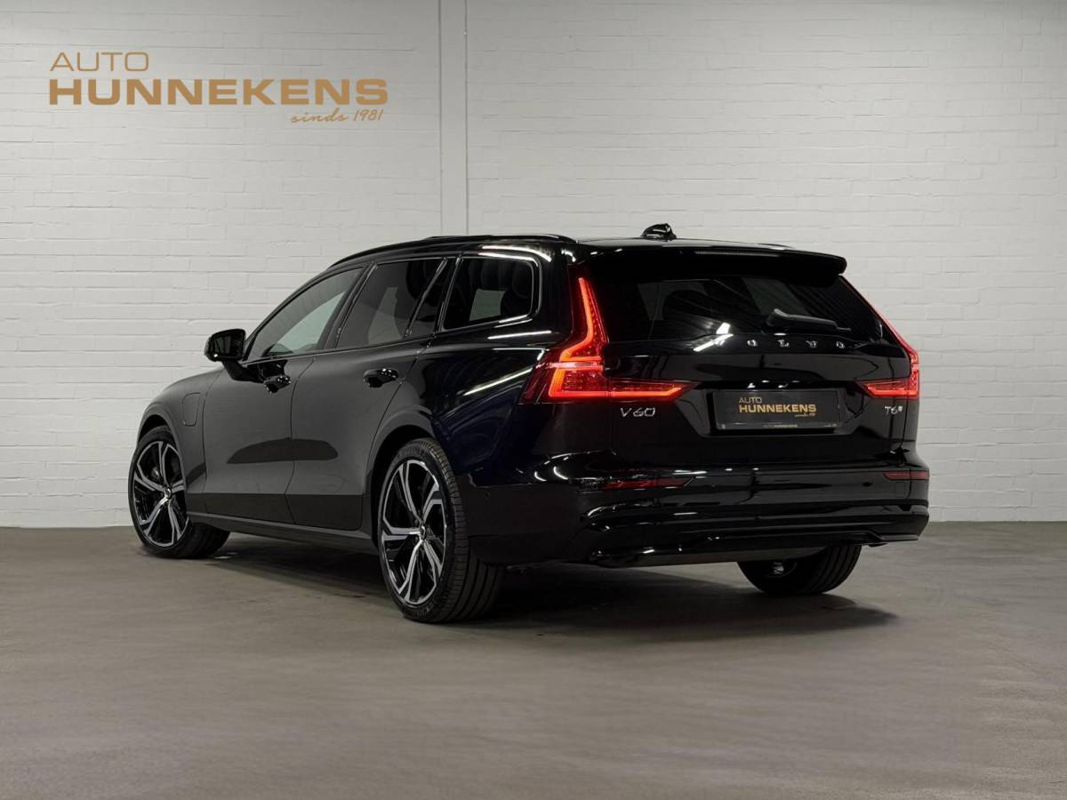 Volvo V60 Volvo V60 2.0 T6 Plug-in hybrid AWD Plus Dark Open dak | Harman/Kardon | Adapt. cruise | 360 camera | Verwarmde voorruit | Stuur-/Stoelverwarming | Google | Keyless
