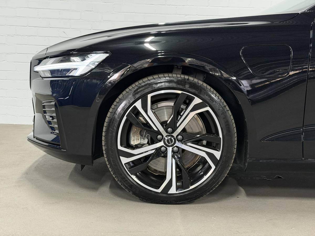 Volvo V60 Volvo V60 2.0 T6 Plug-in hybrid AWD Plus Dark Open dak | Harman/Kardon | Adapt. cruise | 360 camera | Verwarmde voorruit | Stuur-/Stoelverwarming | Google | Keyless