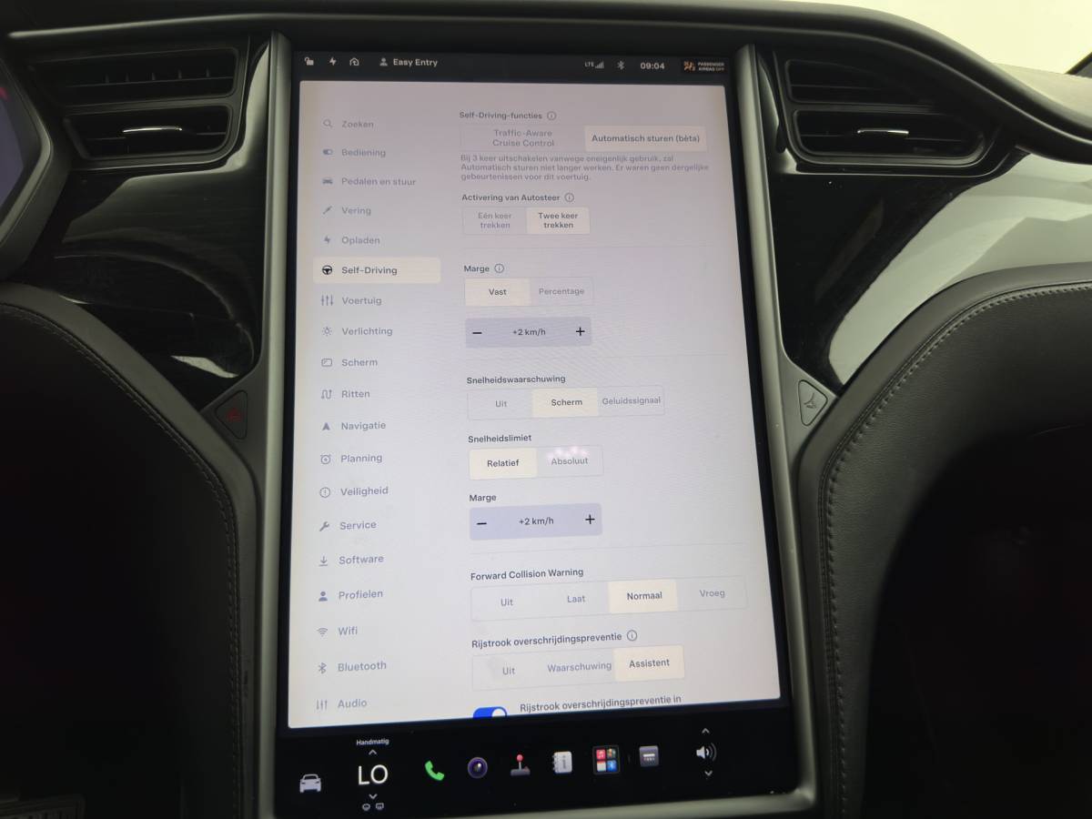 Tesla Model X Tesla Model X 75D Base [ 7-Pers. ] [3-Fase-11kW] (INCL.BTW) Aut. *PANO-WINDOW | AUTOPILOT | LEATHER-FABRIC | NAVI-FULLMAP | FULL-LED | AIRSUSPENSION | DIGI-COCKPIT | CCS-FASTLOADER | KEYLESS | DAB+ | HEATED-SPORTSEATS | PRIVACY-GLASS | 20″A