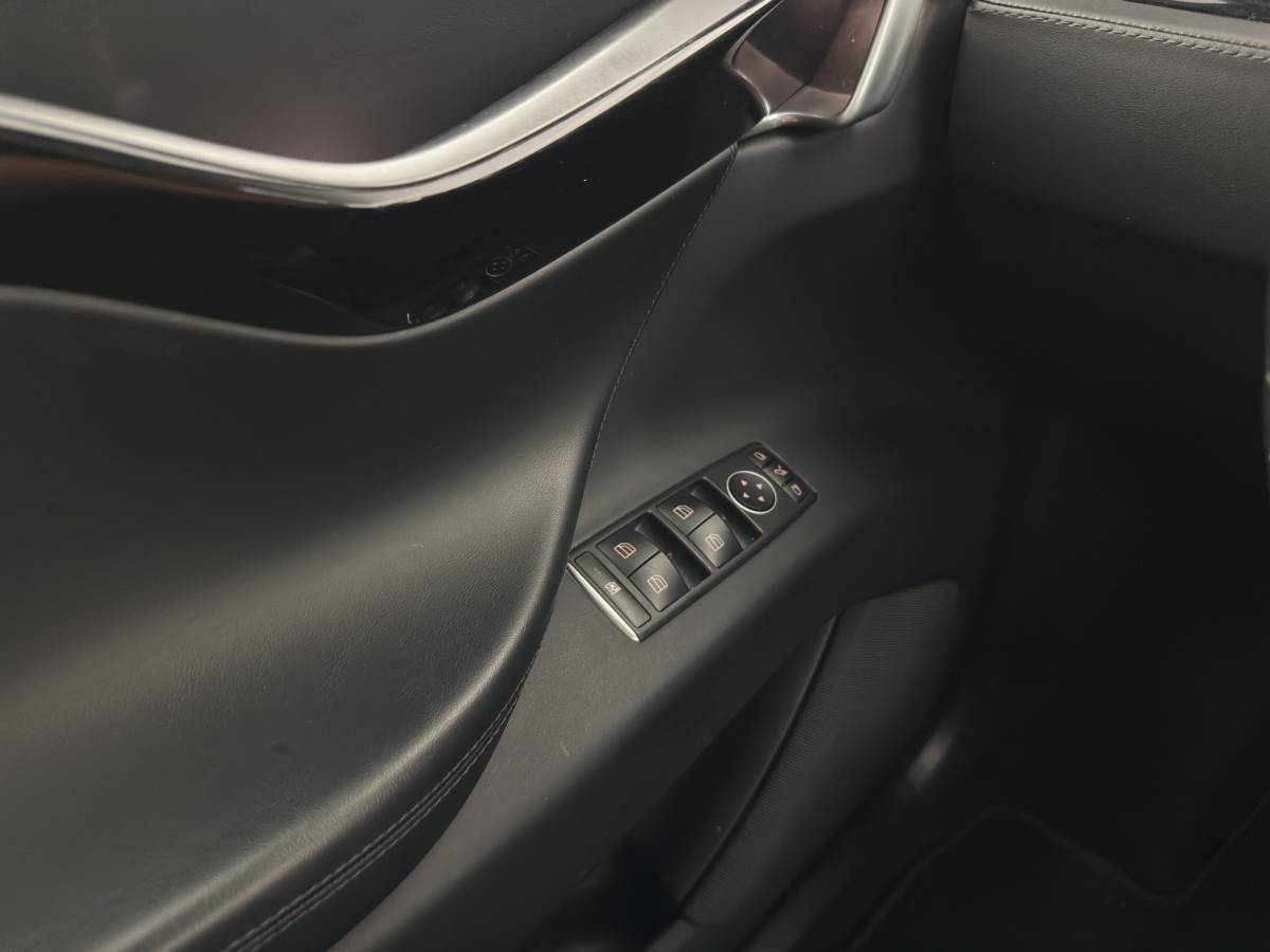 Tesla Model X Tesla Model X 75D Base [ 7-Pers. ] [3-Fase-11kW] (INCL.BTW) Aut. *PANO-WINDOW | AUTOPILOT | LEATHER-FABRIC | NAVI-FULLMAP | FULL-LED | AIRSUSPENSION | DIGI-COCKPIT | CCS-FASTLOADER | KEYLESS | DAB+ | HEATED-SPORTSEATS | PRIVACY-GLASS | 20″A