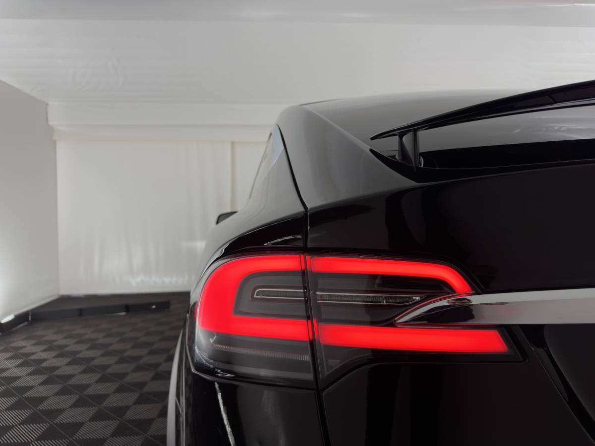 Tesla Model X Tesla Model X 75D Base [ 7-Pers. ] [3-Fase-11kW] (INCL.BTW) Aut. *PANO-WINDOW | AUTOPILOT | LEATHER-FABRIC | NAVI-FULLMAP | FULL-LED | AIRSUSPENSION | DIGI-COCKPIT | CCS-FASTLOADER | KEYLESS | DAB+ | HEATED-SPORTSEATS | PRIVACY-GLASS | 20″A