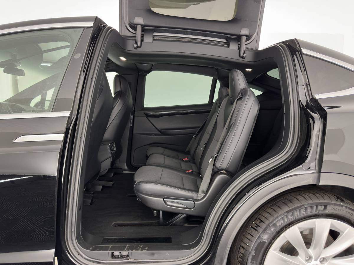 Tesla Model X Tesla Model X 75D Base [ 7-Pers. ] [3-Fase-11kW] (INCL.BTW) Aut. *PANO-WINDOW | AUTOPILOT | LEATHER-FABRIC | NAVI-FULLMAP | FULL-LED | AIRSUSPENSION | DIGI-COCKPIT | CCS-FASTLOADER | KEYLESS | DAB+ | HEATED-SPORTSEATS | PRIVACY-GLASS | 20″A