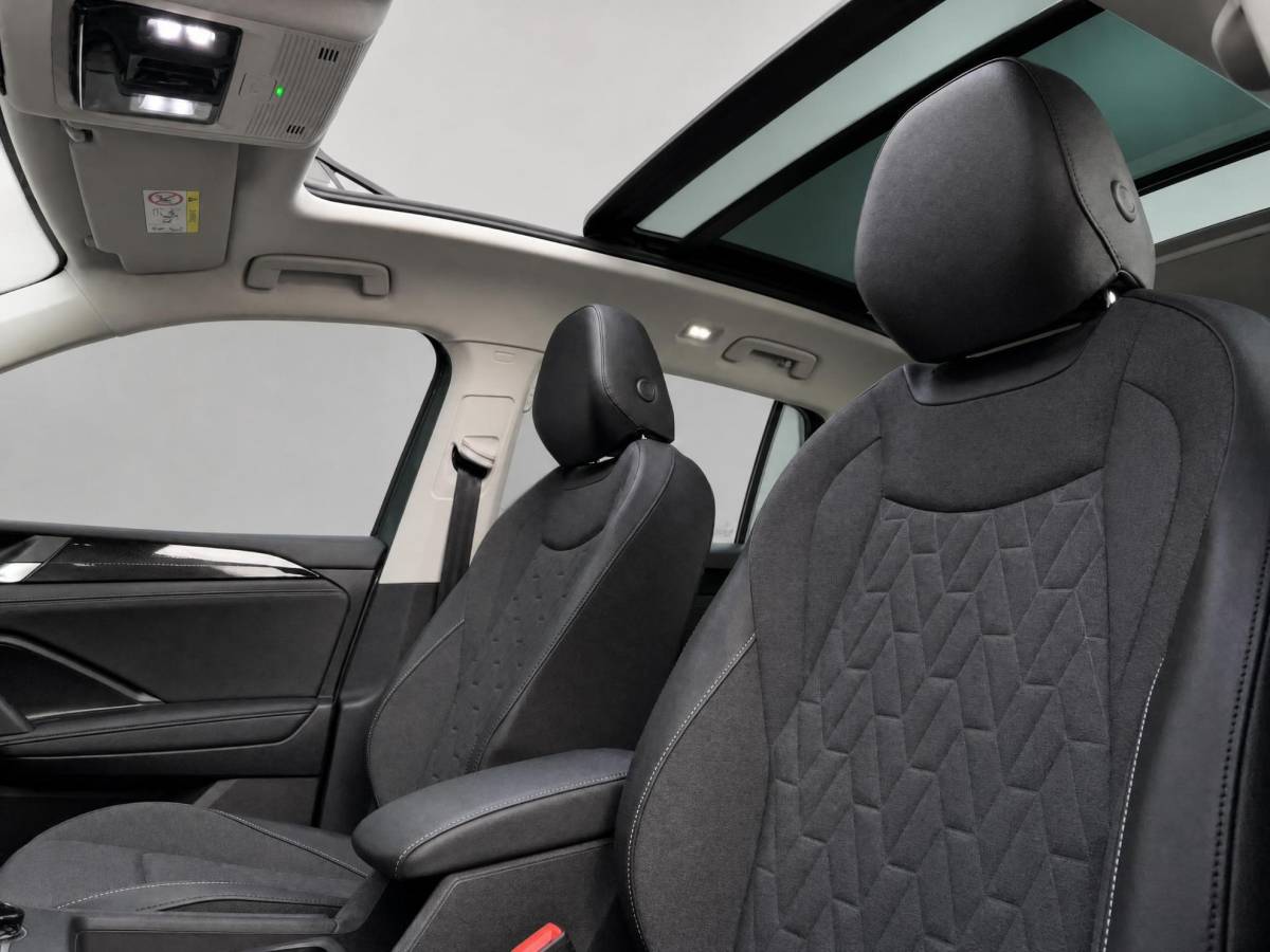 Volkswagen Tiguan Volkswagen Tiguan 1.5 204pk DSG eHybrid Life Edition · Panoramadak · Camera · Wegklapbare Trekhaak ·  Apple/Android Car Play · Navigatie · 18” Inch ·