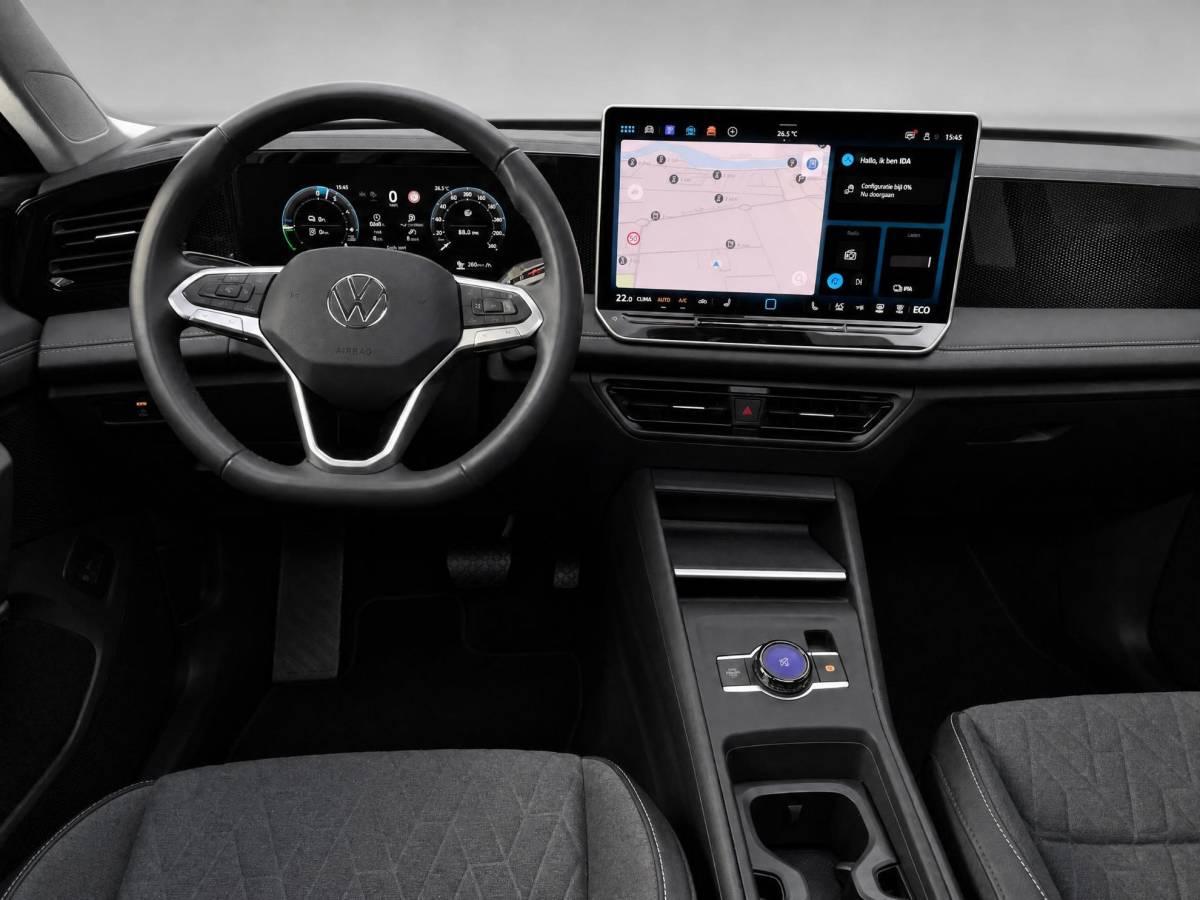 Volkswagen Tiguan Volkswagen Tiguan 1.5 204pk DSG eHybrid Life Edition · Panoramadak · Camera · Wegklapbare Trekhaak ·  Apple/Android Car Play · Navigatie · 18” Inch ·