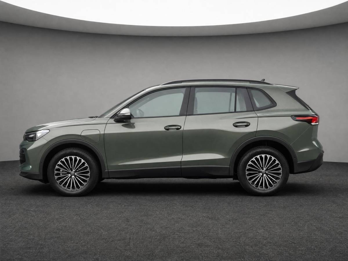 Volkswagen Tiguan Volkswagen Tiguan 1.5 204pk DSG eHybrid Life Edition · Panoramadak · Camera · Wegklapbare Trekhaak ·  Apple/Android Car Play · Navigatie · 18” Inch ·