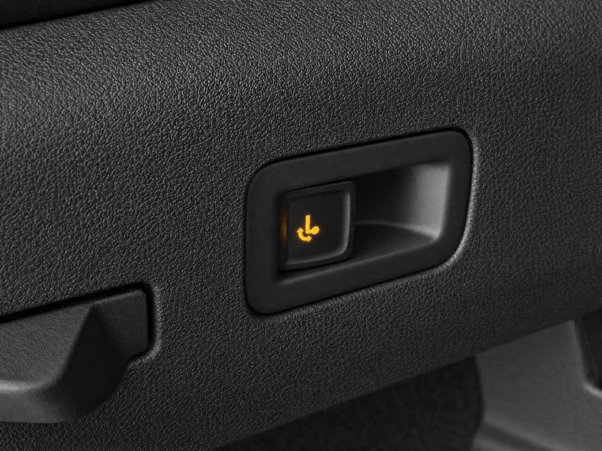 Volkswagen T-Roc Volkswagen T-Roc 1.5 eTsi 150pk DSG R-Line First Edition · Camera · Apple/Android Car Play · Navigatie · Wegklapbare Trekhaak · Elek. Achterklep · 18” Inch ·
