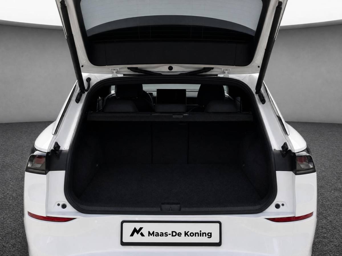 Volkswagen T-Roc Volkswagen T-Roc 1.5 eTsi 150pk DSG R-Line First Edition · Camera · Apple/Android Car Play · Navigatie · Wegklapbare Trekhaak · Elek. Achterklep · 18” Inch ·
