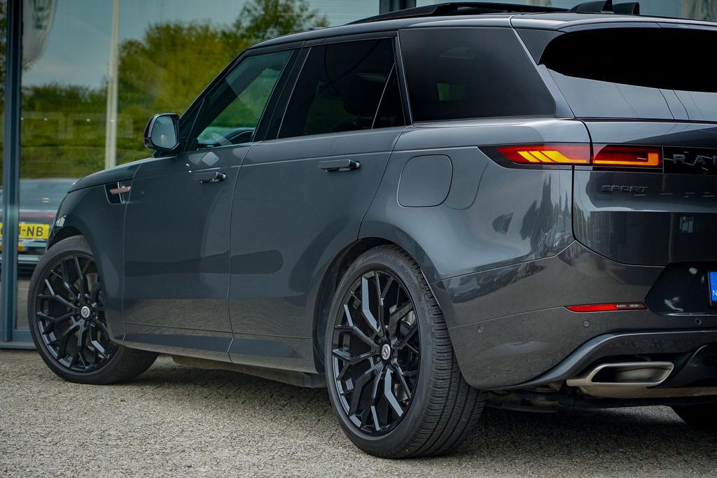 Land Rover Range Rover Sport Land Rover Range Rover Sport 3.0 P440e Dynamic HSE / Pano / NL Auto / Trekhaak / Meridian 3D / Stoelkoeling / 23” Urban