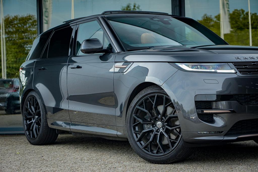 Land Rover Range Rover Sport Land Rover Range Rover Sport 3.0 P440e Dynamic HSE / Pano / NL Auto / Trekhaak / Meridian 3D / Stoelkoeling / 23” Urban
