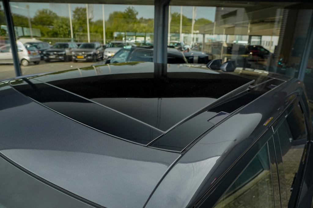 Land Rover Range Rover Sport Land Rover Range Rover Sport 3.0 P440e Dynamic HSE / Pano / NL Auto / Trekhaak / Meridian 3D / Stoelkoeling / 23” Urban