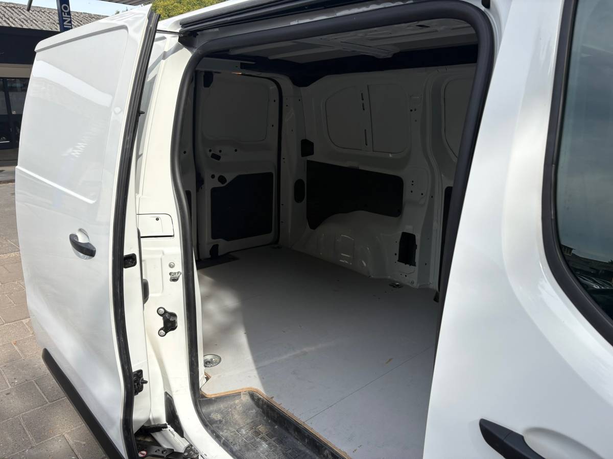 Opel Vivaro Opel VIVARO 1.5 CDTI L2H1 Edition|airco|cruise|parkeersensoren achter|bluetooth|drie zitplaatsen|verwarmbare buitenspiegels|EURO6