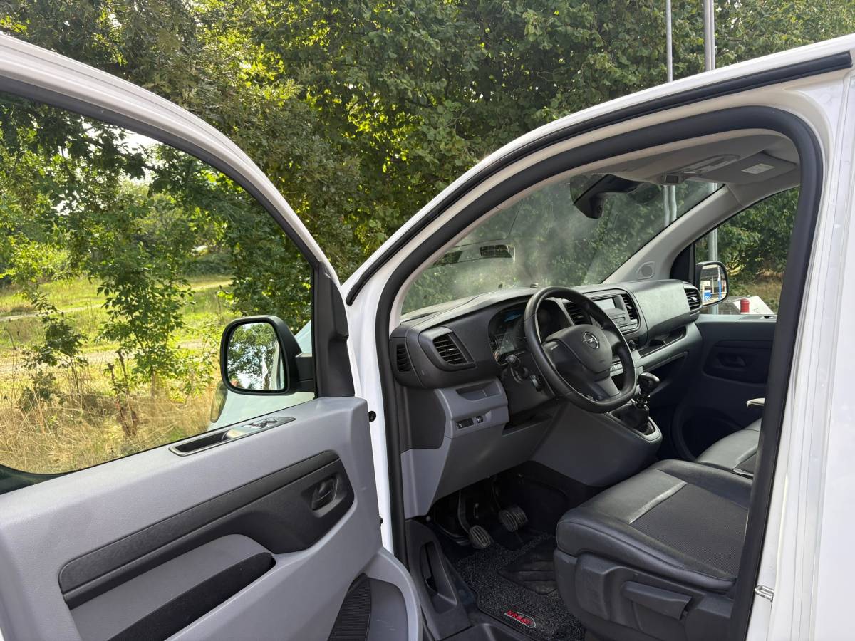 Opel Vivaro Opel VIVARO 1.5 CDTI L2H1 Edition|airco|cruise|parkeersensoren achter|bluetooth|drie zitplaatsen|verwarmbare buitenspiegels|EURO6