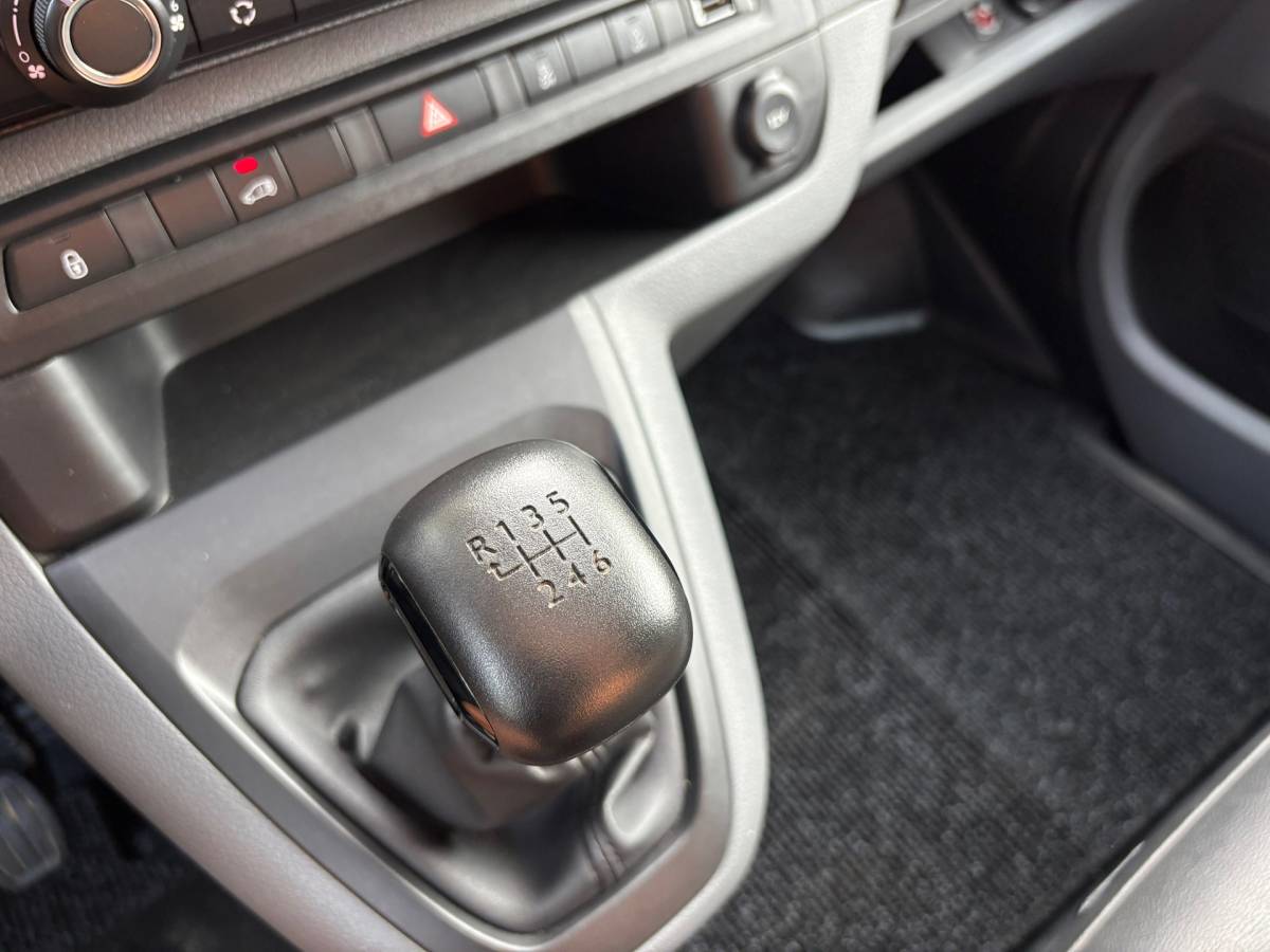 Opel Vivaro Opel VIVARO 1.5 CDTI L2H1 Edition|airco|cruise|parkeersensoren achter|bluetooth|drie zitplaatsen|verwarmbare buitenspiegels|EURO6