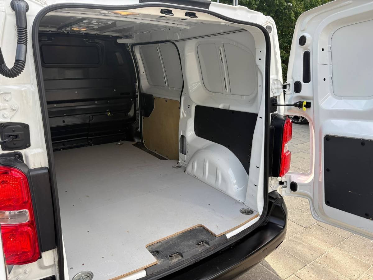 Opel Vivaro Opel VIVARO 1.5 CDTI L2H1 Edition|airco|cruise|parkeersensoren achter|bluetooth|drie zitplaatsen|verwarmbare buitenspiegels|EURO6