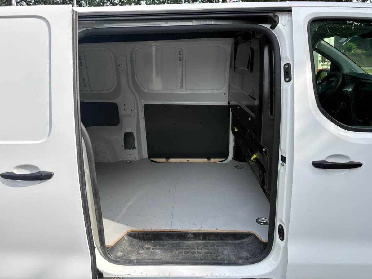 Opel Vivaro Opel VIVARO 1.5 CDTI L2H1 Edition|airco|cruise|parkeersensoren achter|bluetooth|drie zitplaatsen|verwarmbare buitenspiegels|EURO6