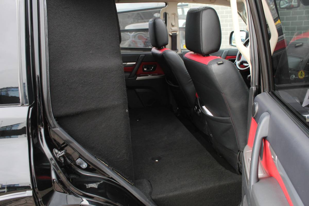 Mitsubishi Pajero Mitsubishi Pajero 3.2 DI-D Instyle Side Window Van / Leer / Stoelverwarming / Marge