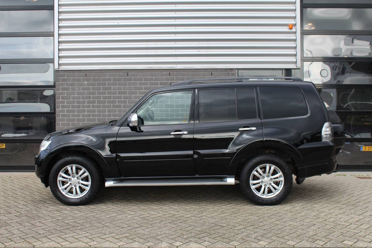 Mitsubishi Pajero Mitsubishi Pajero 3.2 DI-D Instyle Side Window Van / Leer / Stoelverwarming / Marge