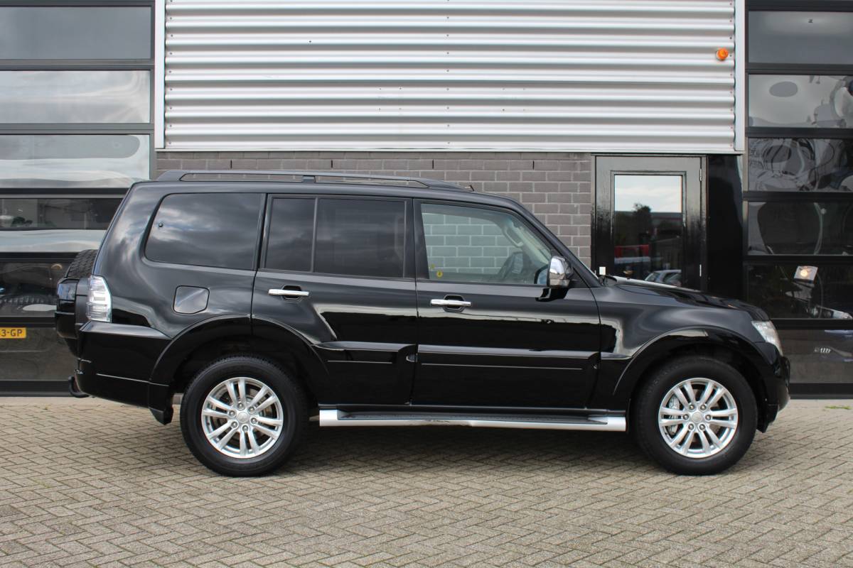 Mitsubishi Pajero Mitsubishi Pajero 3.2 DI-D Instyle Side Window Van / Leer / Stoelverwarming / Marge