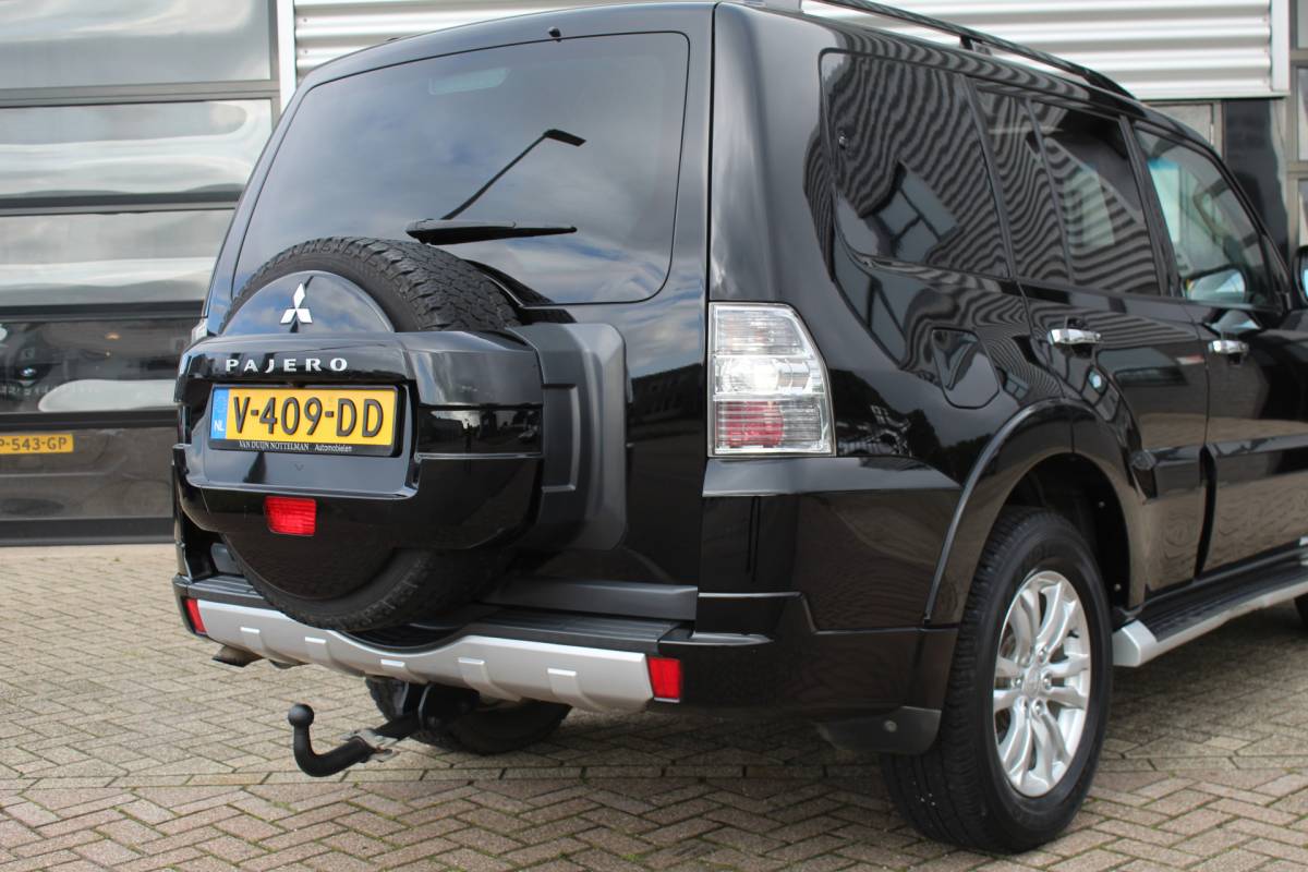 Mitsubishi Pajero Mitsubishi Pajero 3.2 DI-D Instyle Side Window Van / Leer / Stoelverwarming / Marge