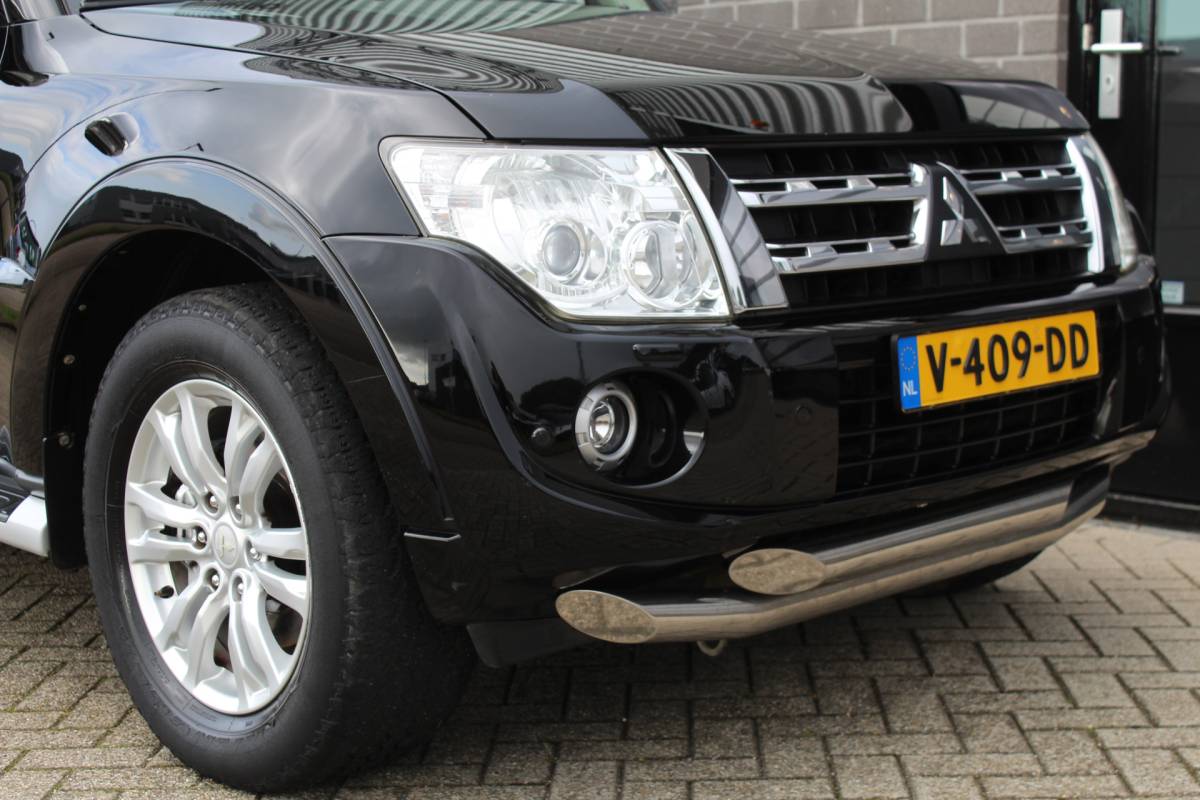 Mitsubishi Pajero Mitsubishi Pajero 3.2 DI-D Instyle Side Window Van / Leer / Stoelverwarming / Marge