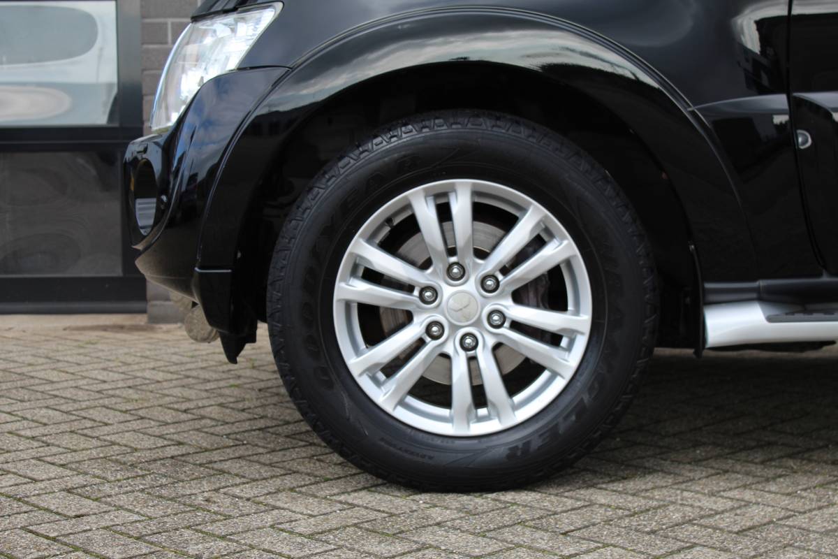 Mitsubishi Pajero Mitsubishi Pajero 3.2 DI-D Instyle Side Window Van / Leer / Stoelverwarming / Marge