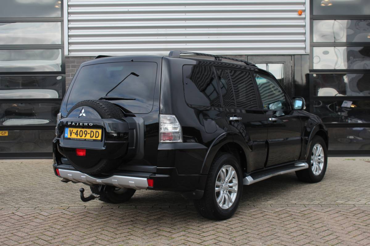 Mitsubishi Pajero Mitsubishi Pajero 3.2 DI-D Instyle Side Window Van / Leer / Stoelverwarming / Marge